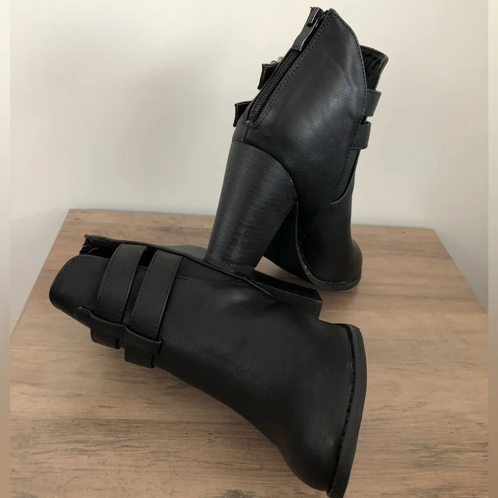 TOP Moda Black Heeled Booties - Picture 3 of 9